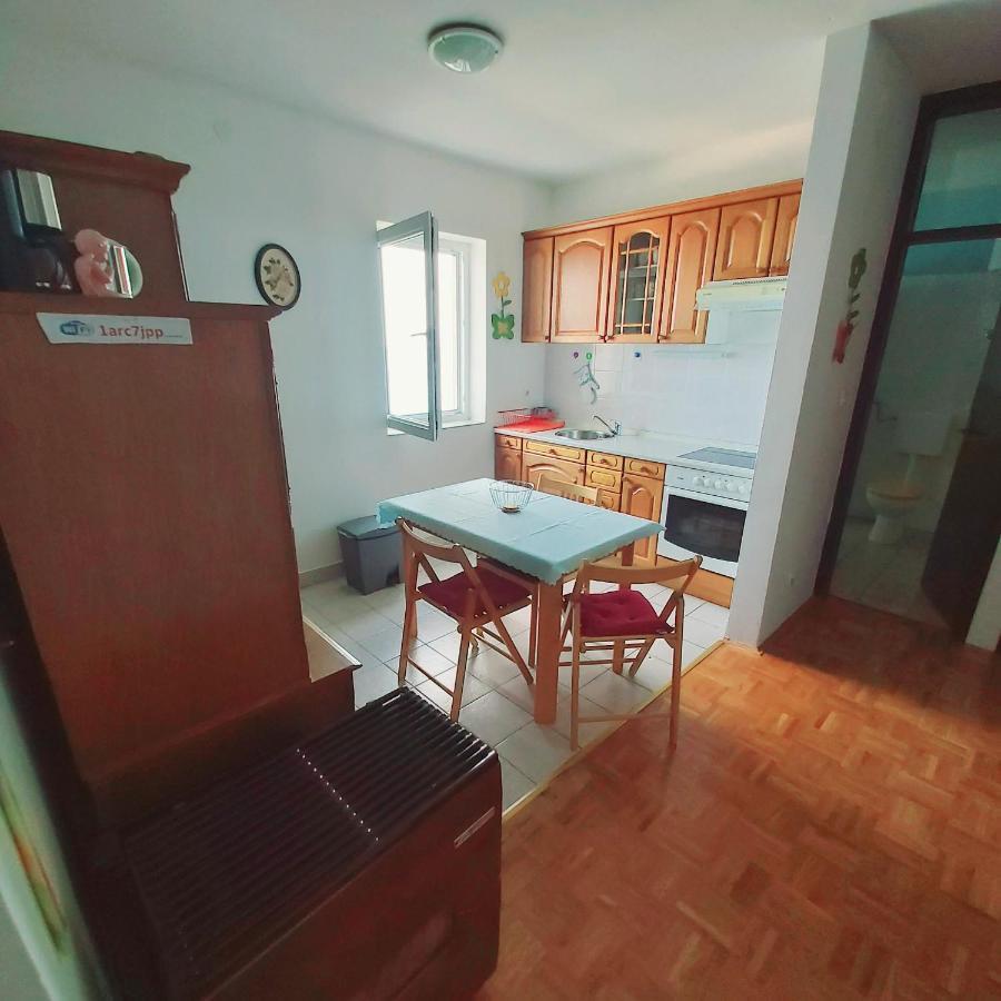 Appartement SUZANA Beautiful balcony sea view à Senj  Extérieur photo