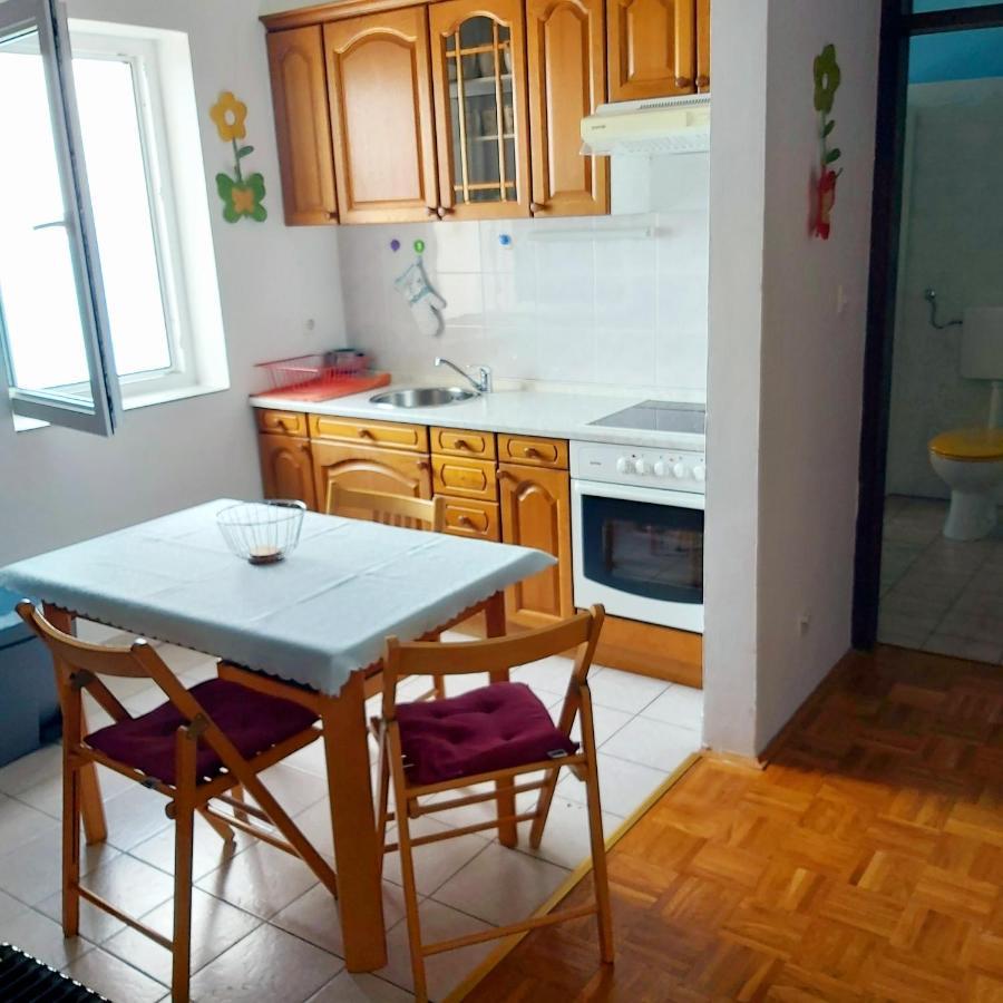 Appartement SUZANA Beautiful balcony sea view à Senj  Extérieur photo