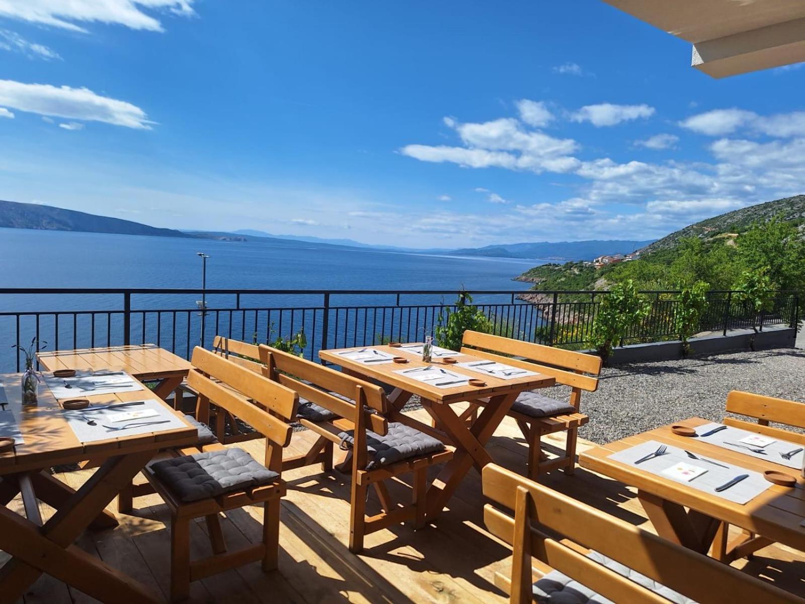 Appartement SUZANA Beautiful balcony sea view à Senj  Extérieur photo