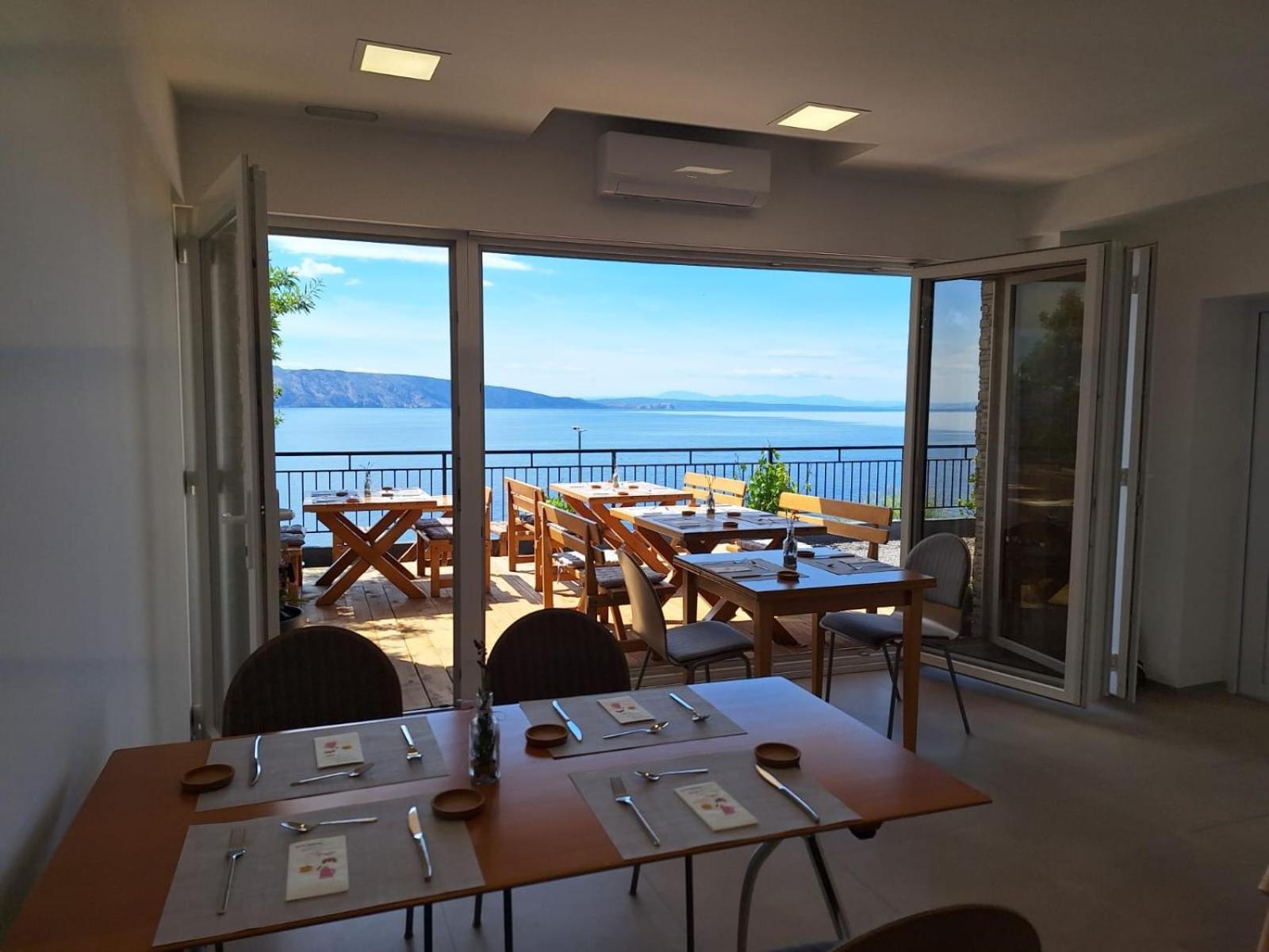 Appartement SUZANA Beautiful balcony sea view à Senj  Extérieur photo